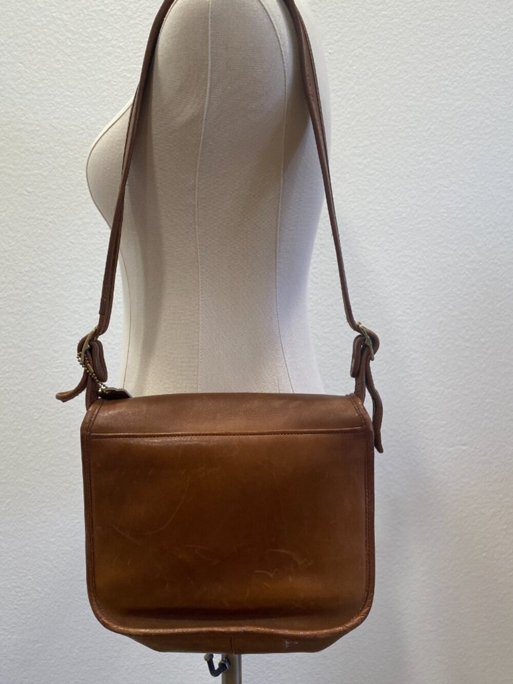 Vintage COACH #9170 NYC Classic Leather Shoulder Bag - Picture 4 of 11